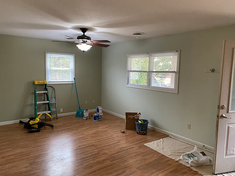504 Colony Grv #A — Photo 3