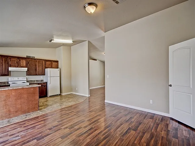 10930 W Montecito Ave — Photo 5