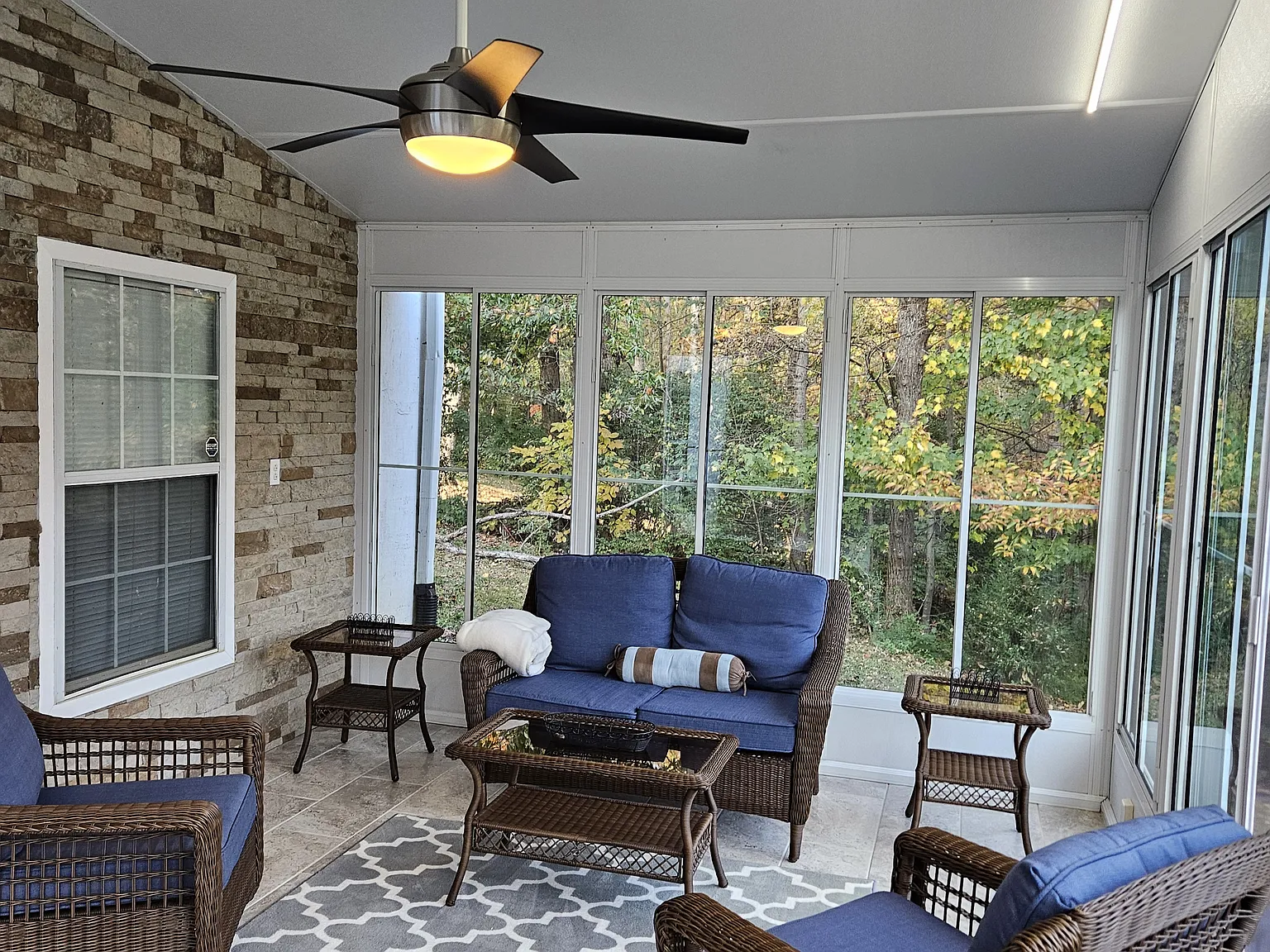 104 Tamara Ln — Photo 2