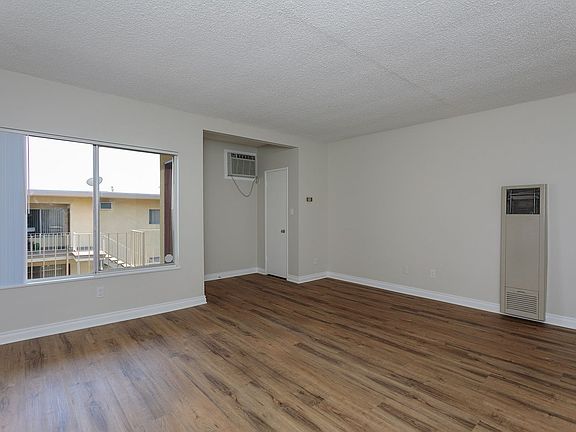 4th image of 123-125 N Myrtle Ave #125G