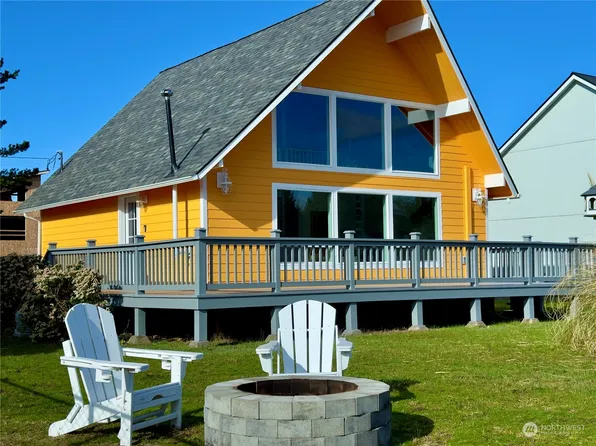 206 Canal Drive NE, Ocean Shores, WA 98569