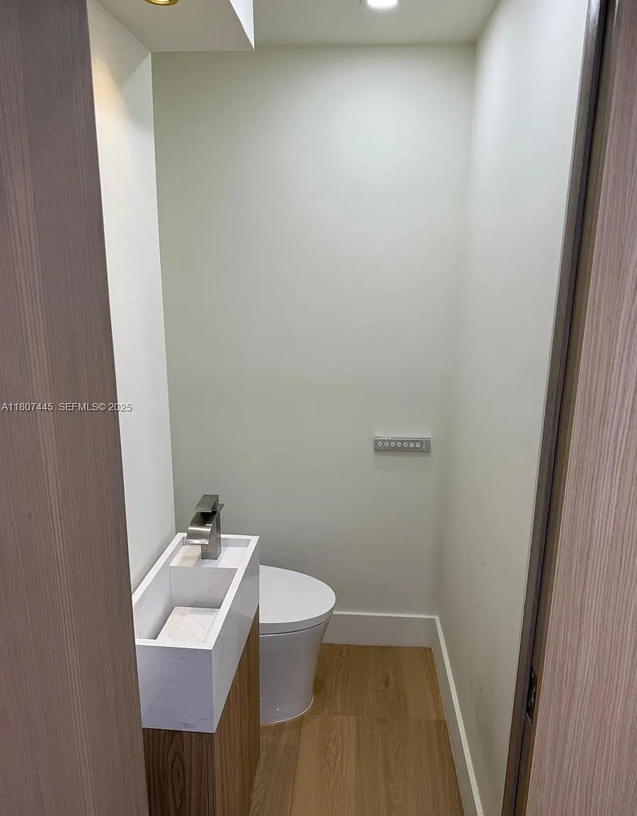 1 bed, 850 sqft, $7,995 — Photo 4