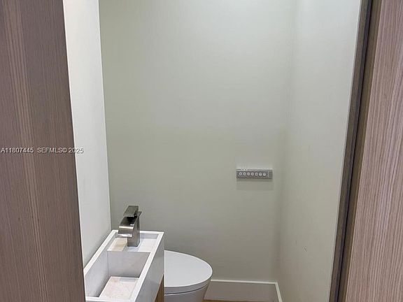 4th image of 2301 Collins Ave APT 525