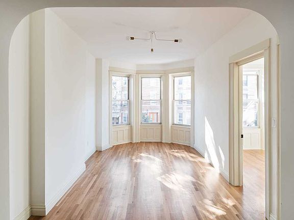 3rd image of 5931 Catalpa Ave #2