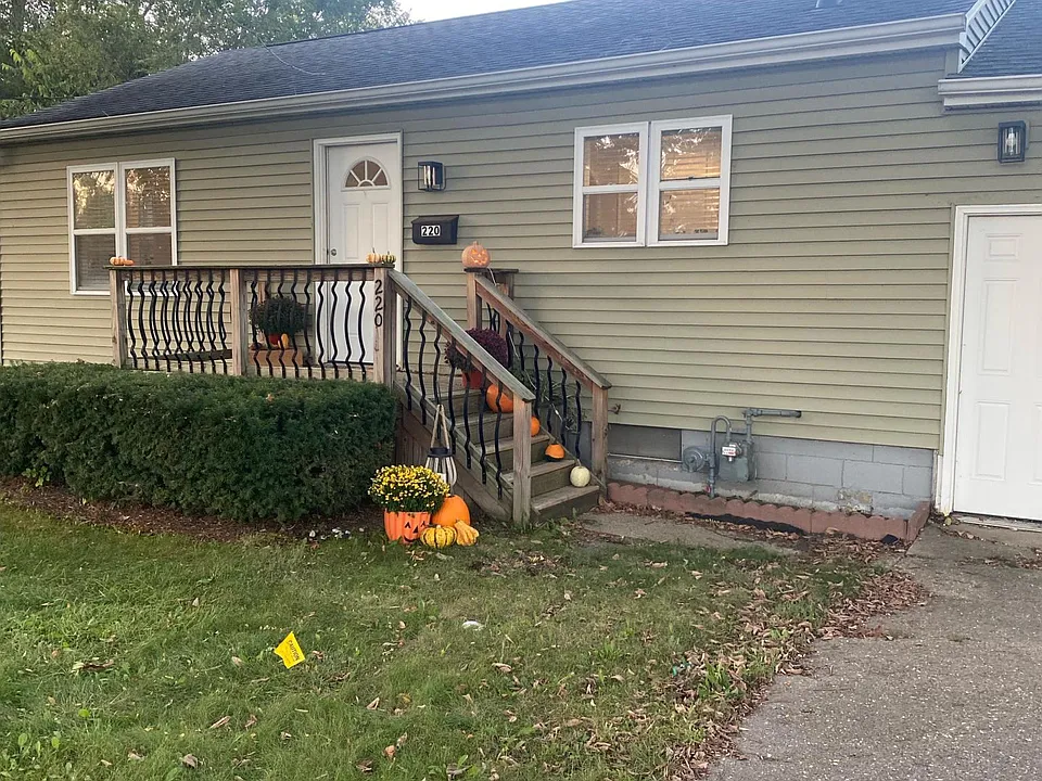 220 Lawndale Ave
