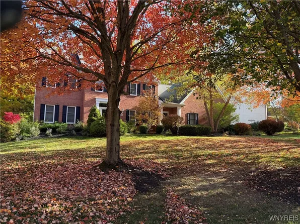 165 Squire Dr, Orchard Park, NY 14127