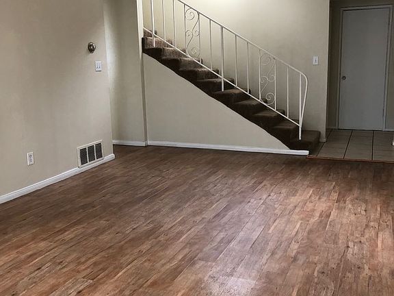 4th image of 484 Mariposa Ave APT D
