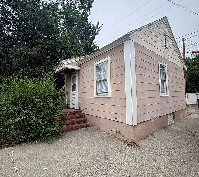 107 & 1/2 Terry Ave