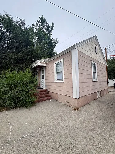 107 & 1/2 Terry Ave Photo 1