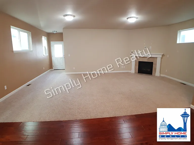 4518 Edgewater Blvd NE — Photo 3