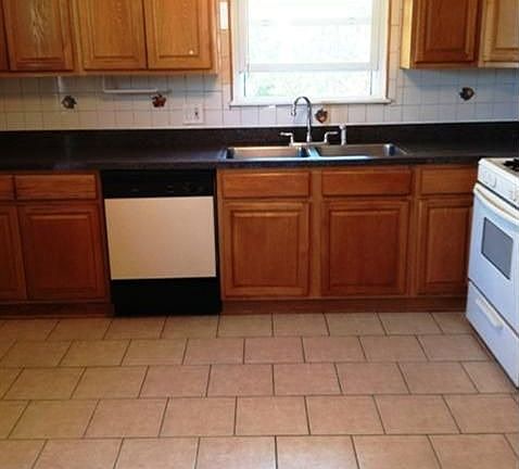3rd image of 64 Brook St