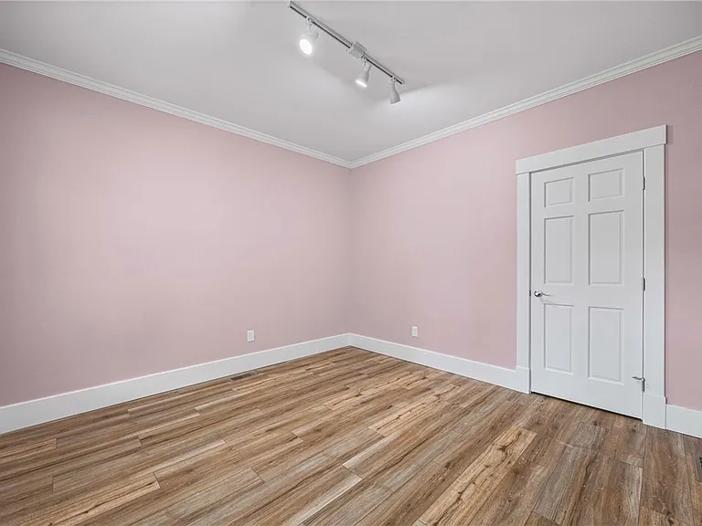 185 Columbia Ave — Photo 11