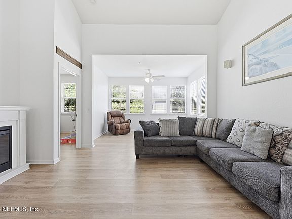 4th image of 8550 TOUCHTON Road #1521
