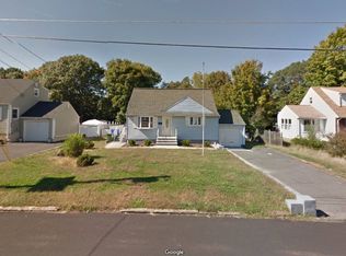 69 Hawthorne Dr, Somerset, NJ 08873