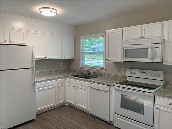 3rd image of 2408 Phoenix Dr
