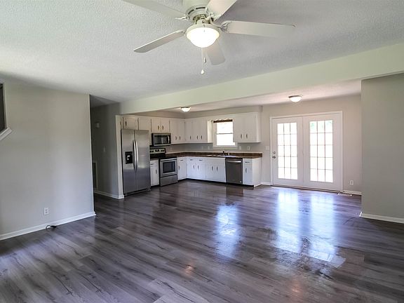 4th image of 1217 Woodbridge Dr