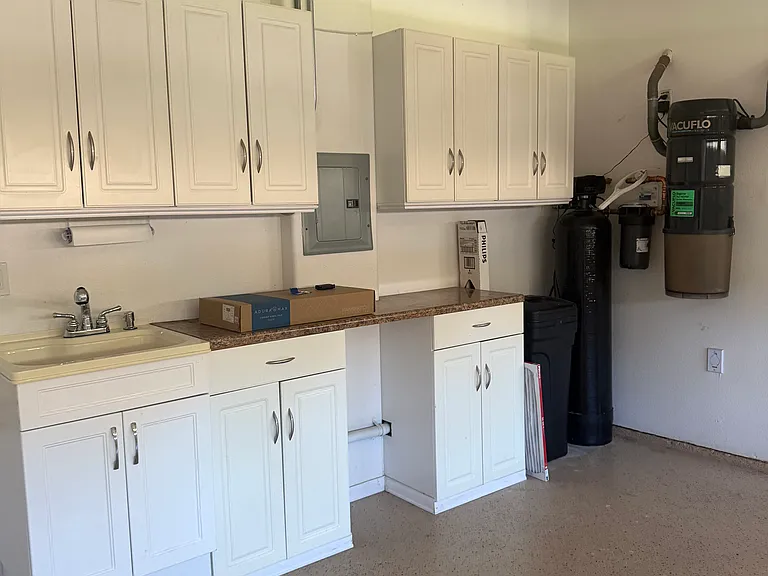 2142 Prestwick Dr — Photo 45