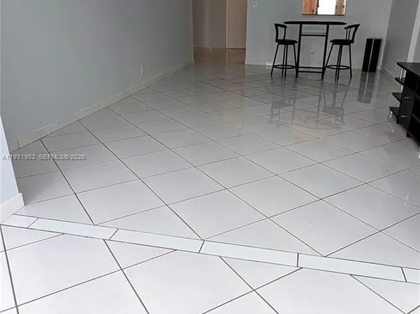 301 NE 14th Ave APT 404, Hallandale, FL 33009
