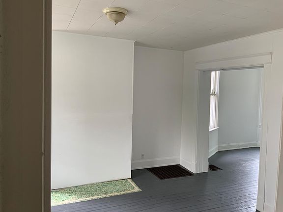 3rd image of 1223 Dewey Ave #1