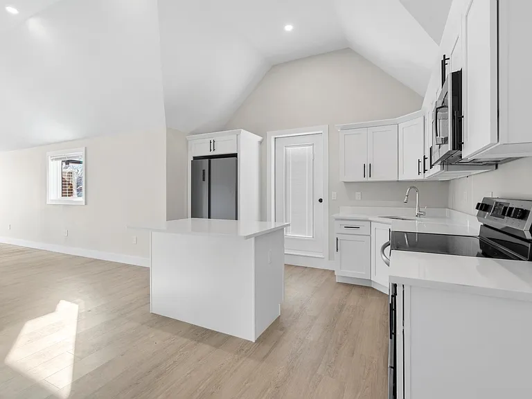 135 Harrishof St #3 — Photo 12