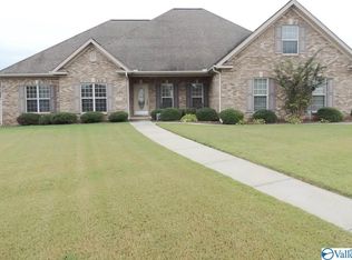 2932 Breckenridge Dr SW, Decatur, AL 35603