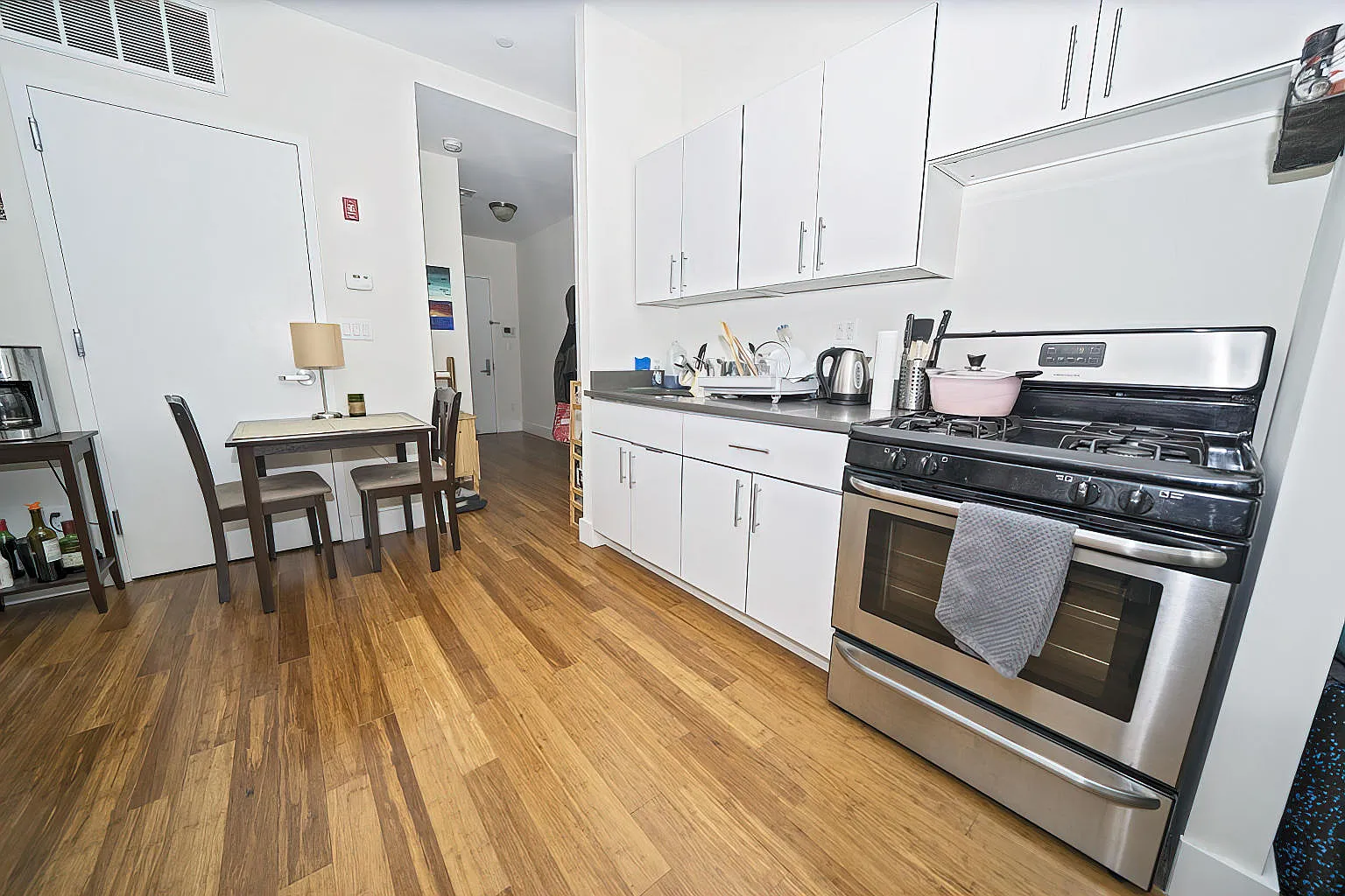 1024 Gates Ave — Photo 4