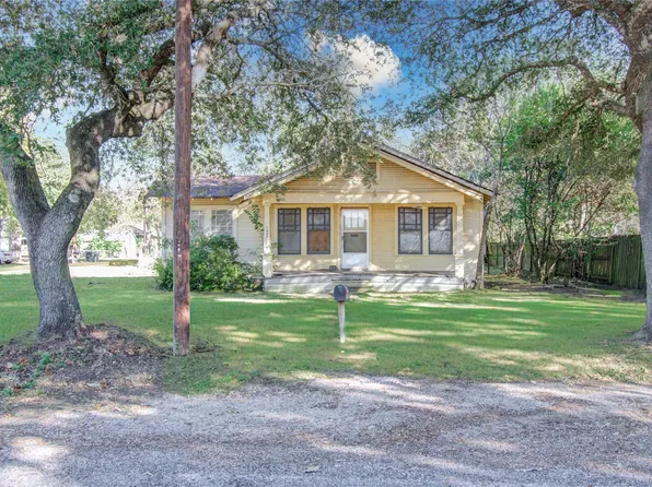 1003 Prairie St, Columbus, TX 78934