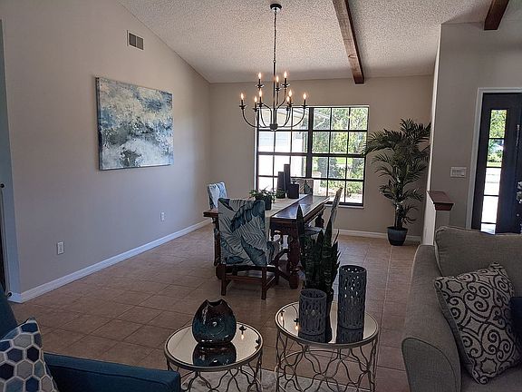 4th image of 11917 SW Kingsway Cir