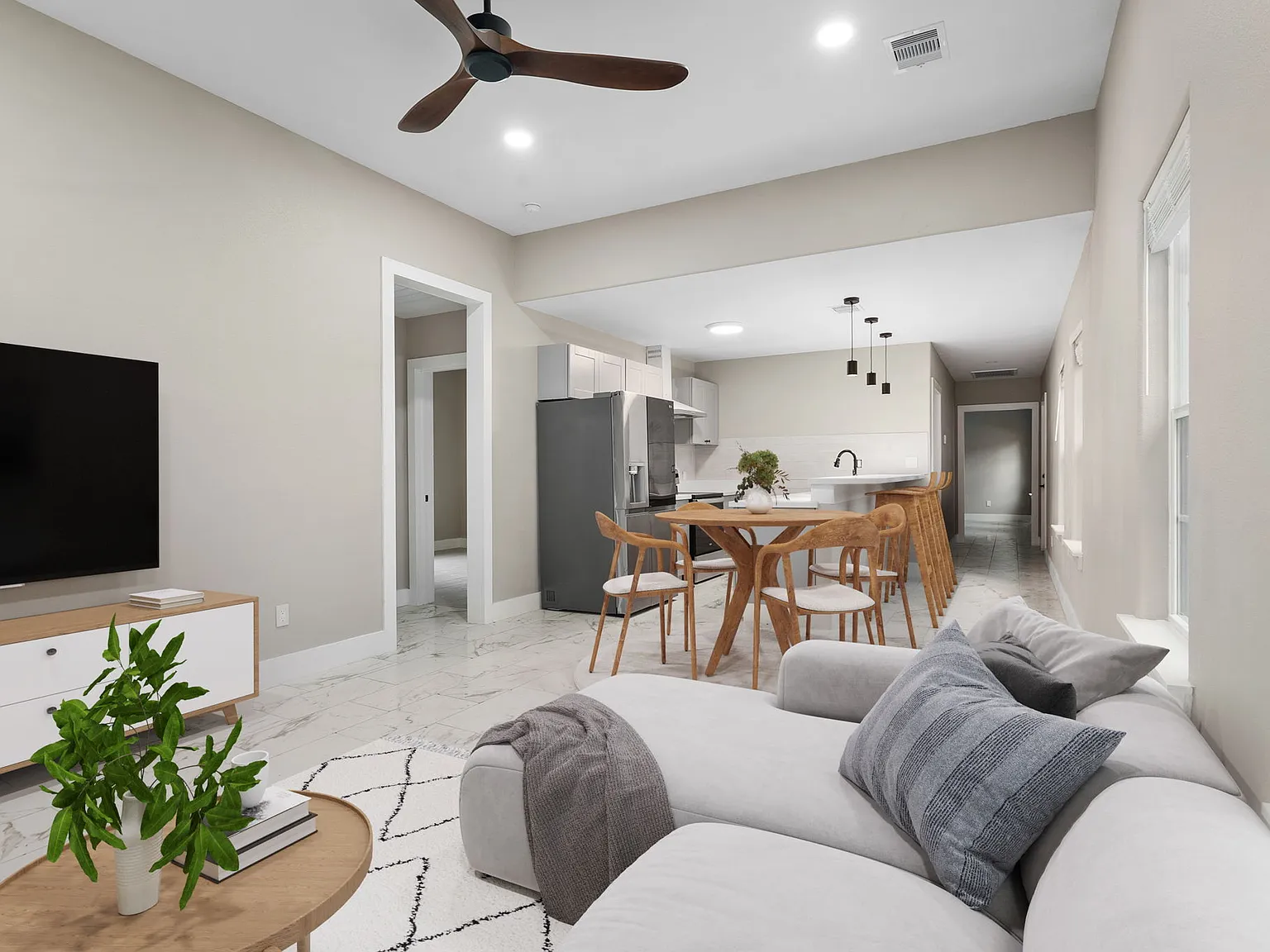 3 bed, 1960 sqft, $1,999 — Photo 1