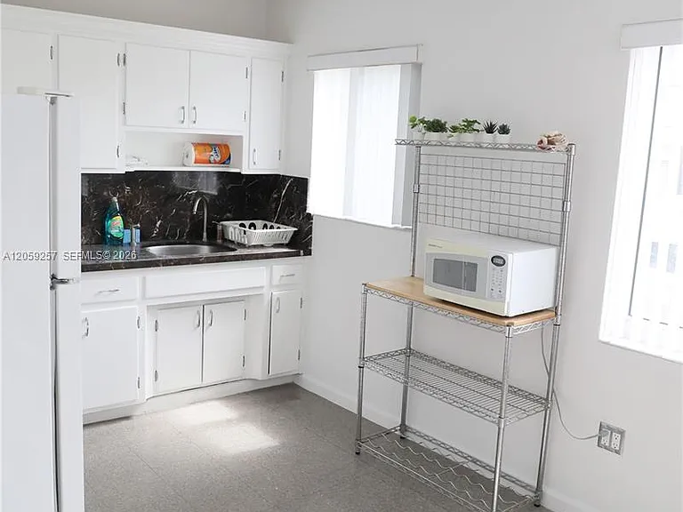 215 Antilla Ave #2 — Photo 9