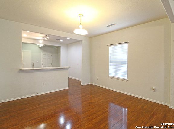 4th image of 728 E Myrtle St