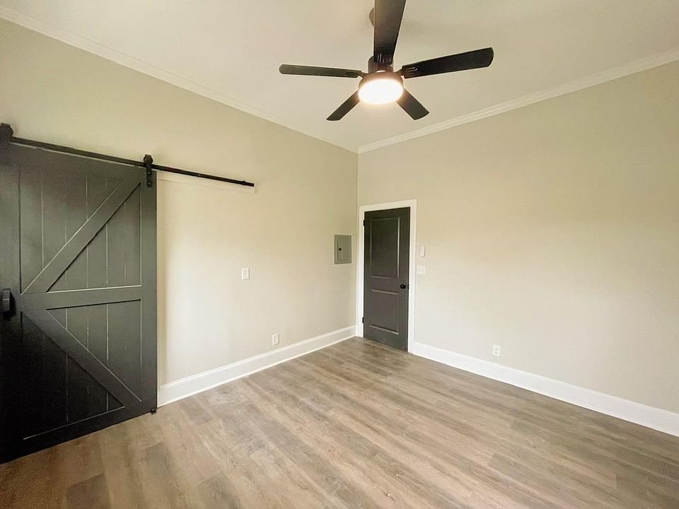 2nd image of 404 Union Ave #4