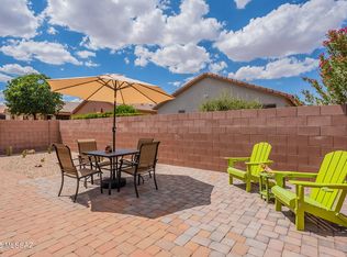 496 W Bazille Way, Green Valley, AZ 85614