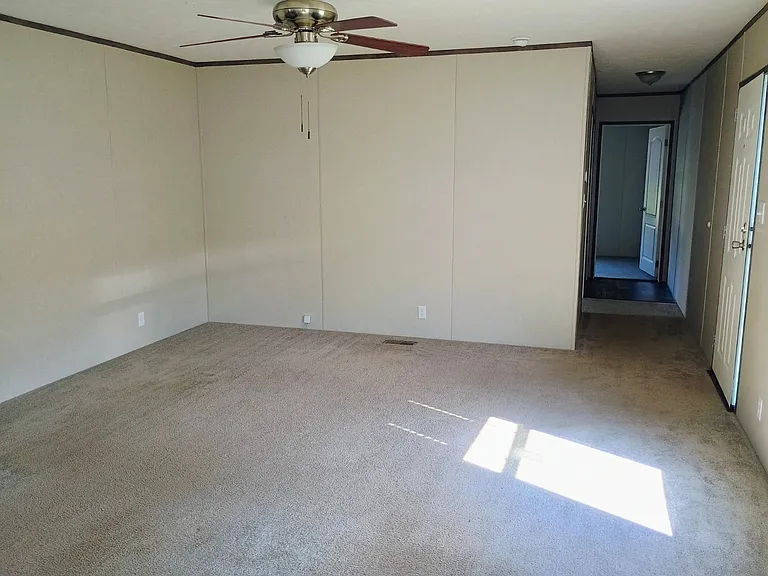 1006 Ashley Way — Photo 2