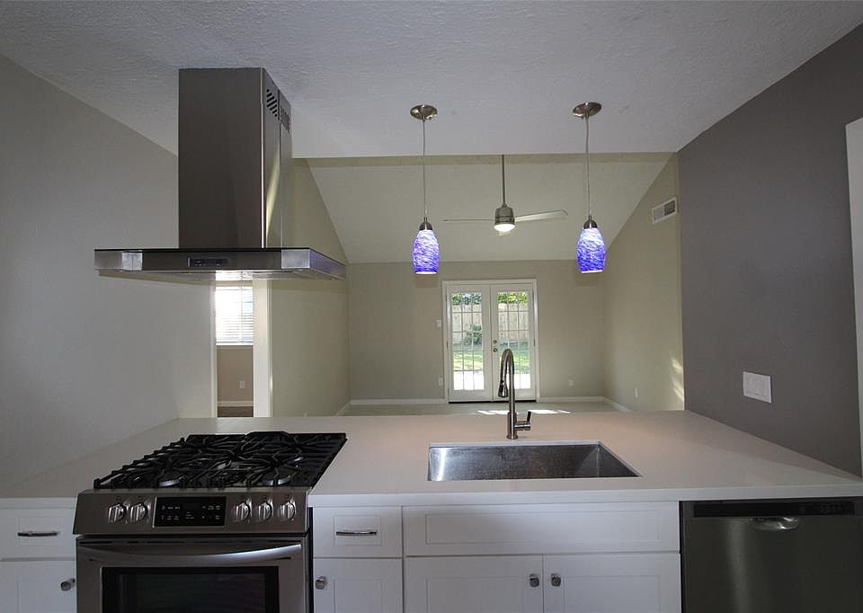 1st image of 1026 W Belgravia Dr