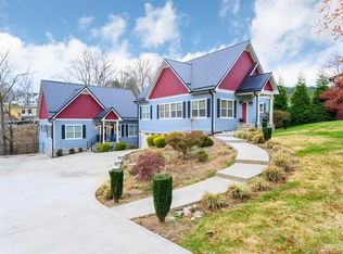 28 Ben Lippen Rd, Asheville, NC 28806