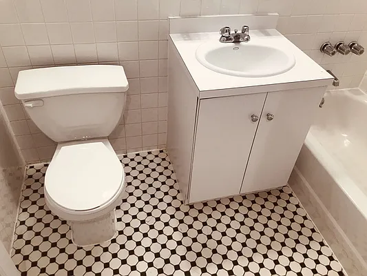 Rented by Metropolis Real Estate of Manhattan | media 49