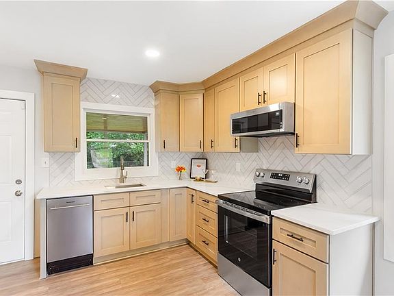 3rd image of 2260 Old Spring Rd SE