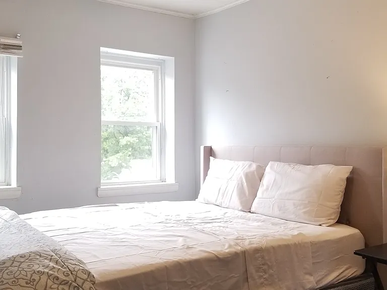 624 Stirling St — Photo 12