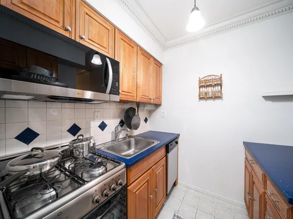 278 Monmouth Street image 5 of 25