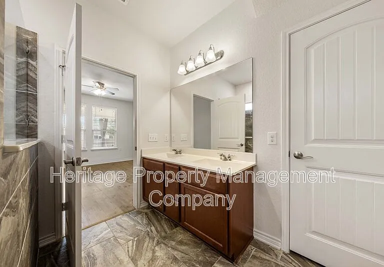 7347 Bluebonnet Bay — Photo 22