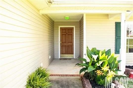 2nd image of 812 20th Avenue Pl SE