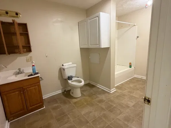 103 Lewis St, Fairmont, NC 28340