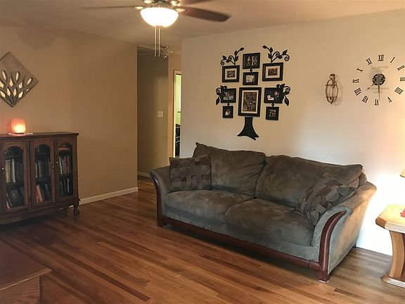 3rd image of 325 Sharen St