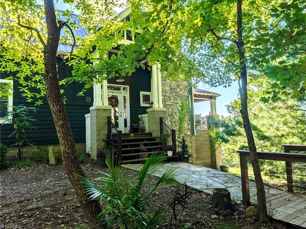 147 Fairview Dr, Traphill, NC 28685