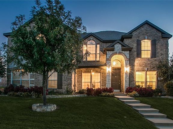 2nd image of 307 Palomino Ln