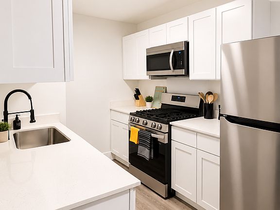 4th image of 5320 N Damen Ave #500
