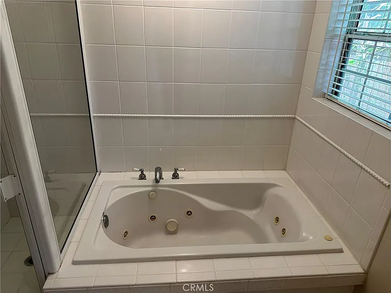 435 Talbert St — Photo 15