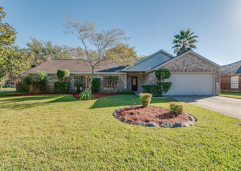 1st image of 402 Coral Lilly Dr