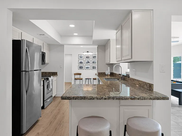 1233 E Campus Dr — Photo 26